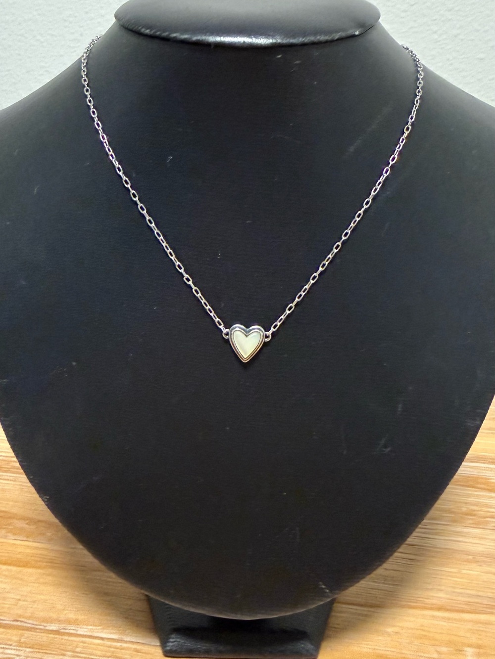 James Avery Sweetheart Gemstone Necklace Sterling Silver w/Mother of Pearl.